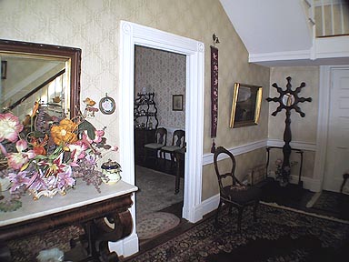 Entrance hall-dining room